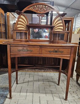 Kosmetický stolek řezbovaný - 6