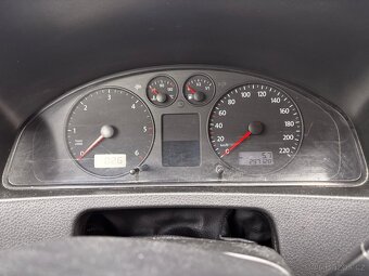 Volkswagen Caravelle T5 
2.5 TDi
128 KW - 6