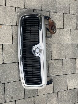 Predám originál prednú masku Škoda Fabia 1 + zámok, úchyty - 6