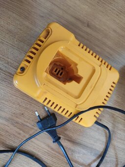 DeWALT nabíječky - 6