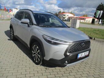 TOYOTA COROLLA CROSS AC STYLE TECH 2,0 HEV 4x4 DPH 2025 - 6