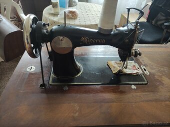 Prodám starý šicí stroj Minerva, funkční - 6