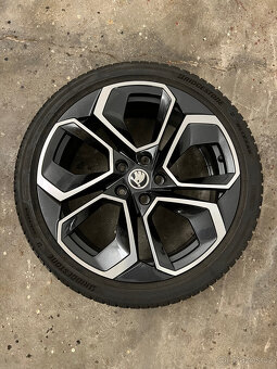 Octavia - originál komplet zimní kola.Jako nové.8mm.Přivezu - 6