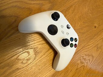 Xbox Series S 512GB + 3 ovladače - 6