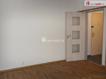 Pronájem 1kk 30m2 P9 Prosek panel po rekonstrukci komora čás - 6