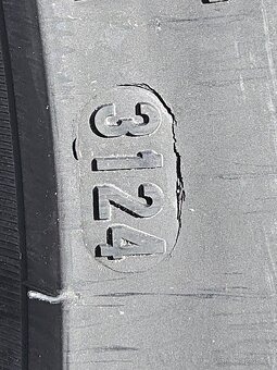 Pěkná nová zimní orig alu Škoda Superb 3, Pirelli 235/45/18 - 6