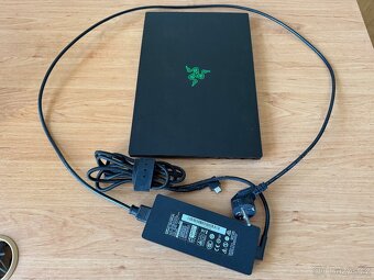 Razer Blade 15 Advanced i7-9750H / 16GB / 512GB / RTX 2080 - 6