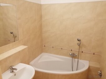 Pronájem 2+1, ulice Příční, centrum, 70 m2, balkon, komora - 6