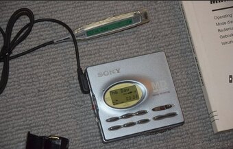 Minidisc Sony MZ-R91, manual, AA adapter, manual, MD disky - 6