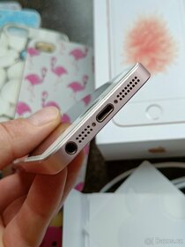 Apple iPhone SE 32gb rose gold pěkný stav - 6