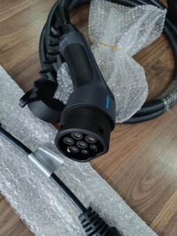 Švýcarská univerzální nabíječka elektromobilů Stellantis - 6