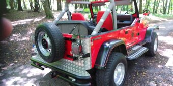 Jeep Wrangler 2.5 – US verze, veterán, výborný stav - 6