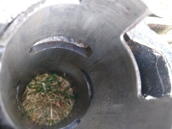 Prodám válec hlavu prípadně píst nálezový stav - 6