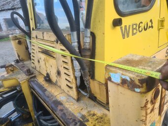 Traktorbagr Komatsu WB60A - 6