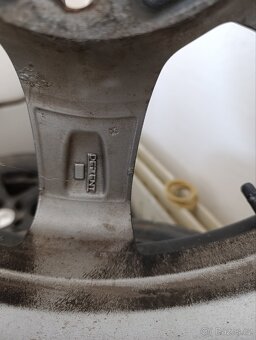 Prodám ALU disky R17 Dezent se zimními pneumatikami 225/50 - 6