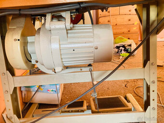 Prodám průmyslový šicí stroj Overlock - 6