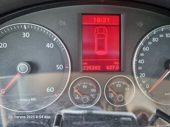 Prodám Volkswagen Touran 7 mist - 6