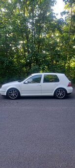 Volkswagen Golf - 6