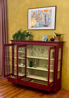 Originální dřevěná vitrína ve vintage stylu - 6