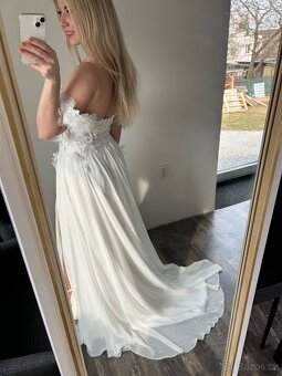 Svatební šaty s 3D květy - 6