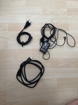 PlayStation 4 1000Gb + 2 ovladace + kabely - 6