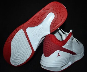 Kožené tenisky zn. Nike Jordan Max Aura 5 vel. 45 a 45,5 - 6