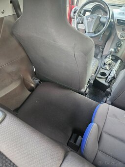 Toyota IQ - 6