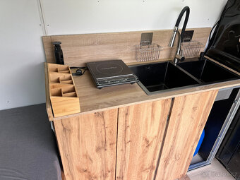 Cestovní obytná dodávka Iveco 2.3 L2H2, rok 2017 - 6