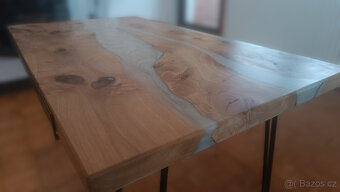 Konferenční stolek nový, dřevěný - jabloň / epoxid - 6