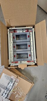 Legrand podlahový box - 2ks NOVÉ - 6