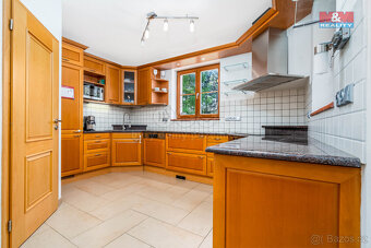 Prodej rodinného domu 299 m², pozemek 1751 m², Kamenice - 6