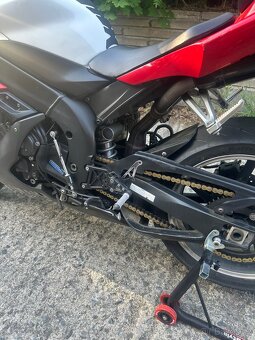 Yamaha R1 - 6