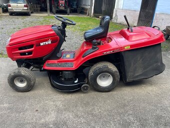 zahradní traktor MTD SN200 - 6