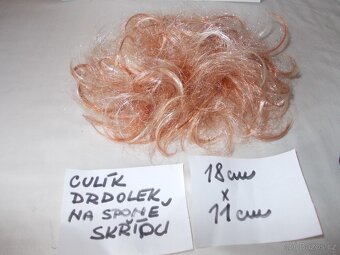 CESTOVNÍ KUFR-OBAL+ KNIHY +VĚCI DO DOMÁCNOSTI. - 6