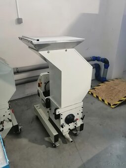 Vstřikovací lis na plasty TEDERIC D250/i1100 - 6
