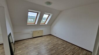 Pronájem podkrovního bytu 2+1, Radvanice u Trutnova - 6