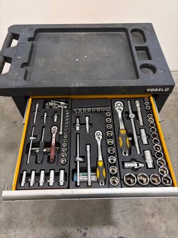 Vybavený vozík s nářadím a kompresor - 6