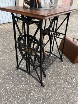 Starý šicí stroj Pfaff - 6