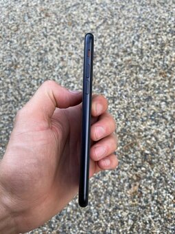 iPhone SE 2020 - baterie 100% - 6