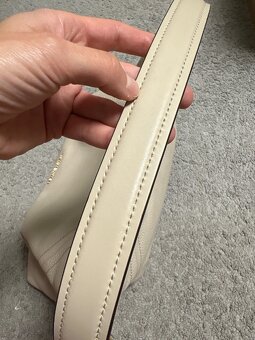 Michael Kors Aria kožená béžová kabelka - 6