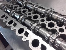 Volvo hlava motoru D3,D4,D5,D6 a 2.4D - 6