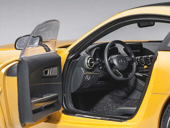 1:18 Mercedes AMG GT R 2017 solarbeam yellow Autoart - 6