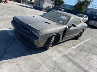 Dodge Challenger V6 - 6