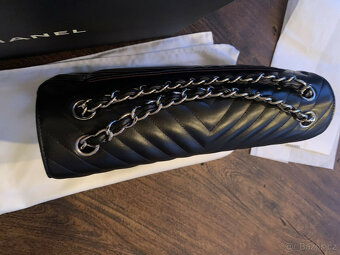 Originální kabelka CHANEL Jumbo Chevron, černá, nová se stří - 6