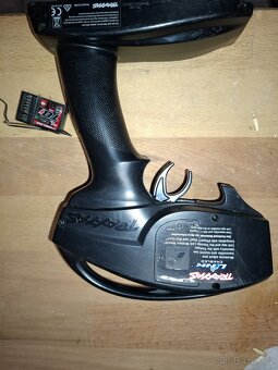 Sanwa mt4 a Vysílačka traxxas - 6