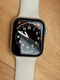 Apple hodinky SERIES 4 Silver White 44mm TOP STAV - 6