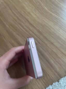 iPhon SE růžový + tři obaly - 6