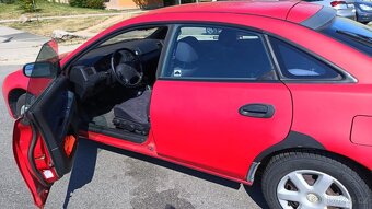 MAZDA 323 F BA 14P2 HATCHBACK červená 5-dveřová - 6