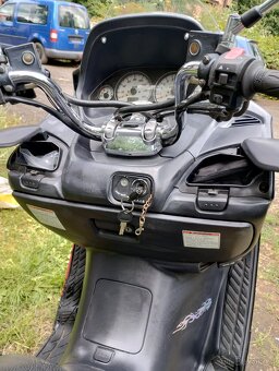 Suzuki Burgman 400 - 6