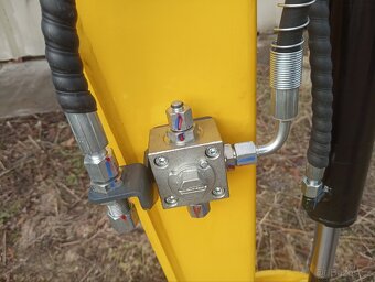 minibagr, bagr s kabinou, kabinový bagr, bagřík - 6